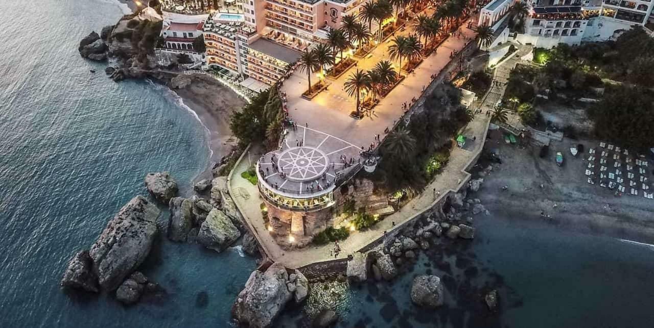 Hotel Bajamar Ancladero Playa Nerja Exteriör bild